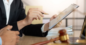 Picture2-4-300x158 Business Lawyer vs Corporate Lawyer: Key Differences