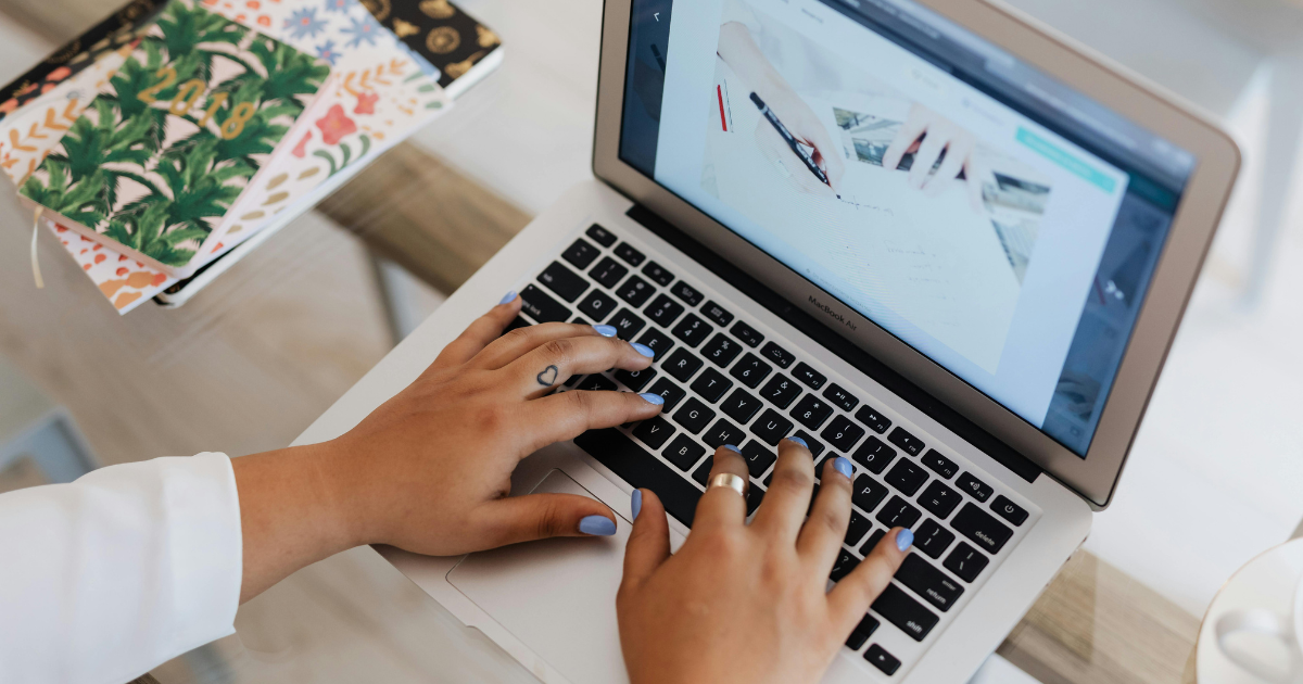 Trading-2025-12-22T102025.036 Are Blog Formal Or Informal Writing Styles?